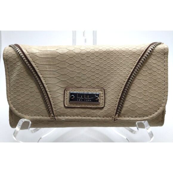 Nicole Miller Soft Leather Wallet Wristlet Tan Zipper Detail - Picture 2 of 7